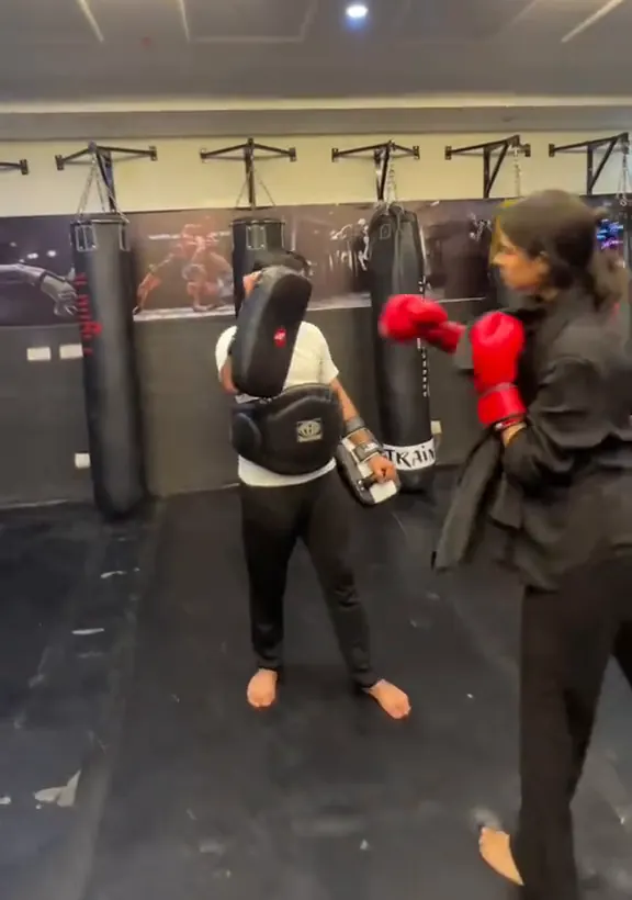 A woman training on the pads with a FightFit coach